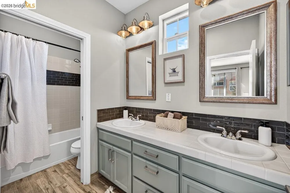 390 Caravaggio CIR Sacramento, CA 95835