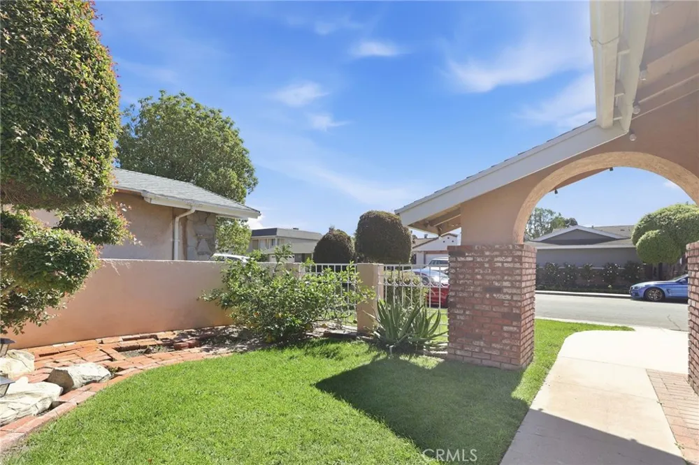 4549 Birchwood Seal Beach, CA 90740