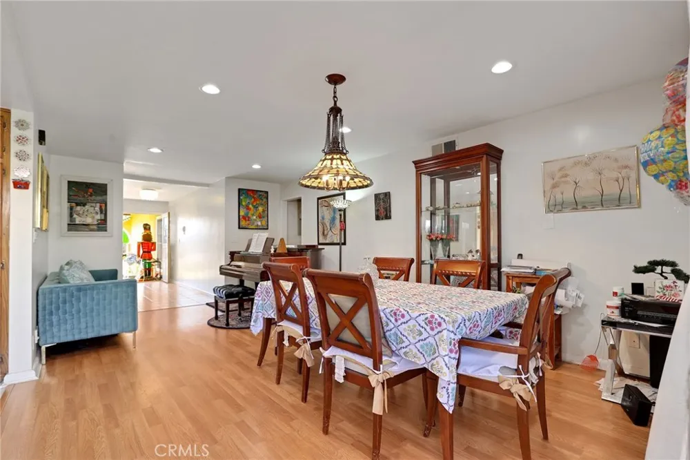 4549 Birchwood Seal Beach, CA 90740