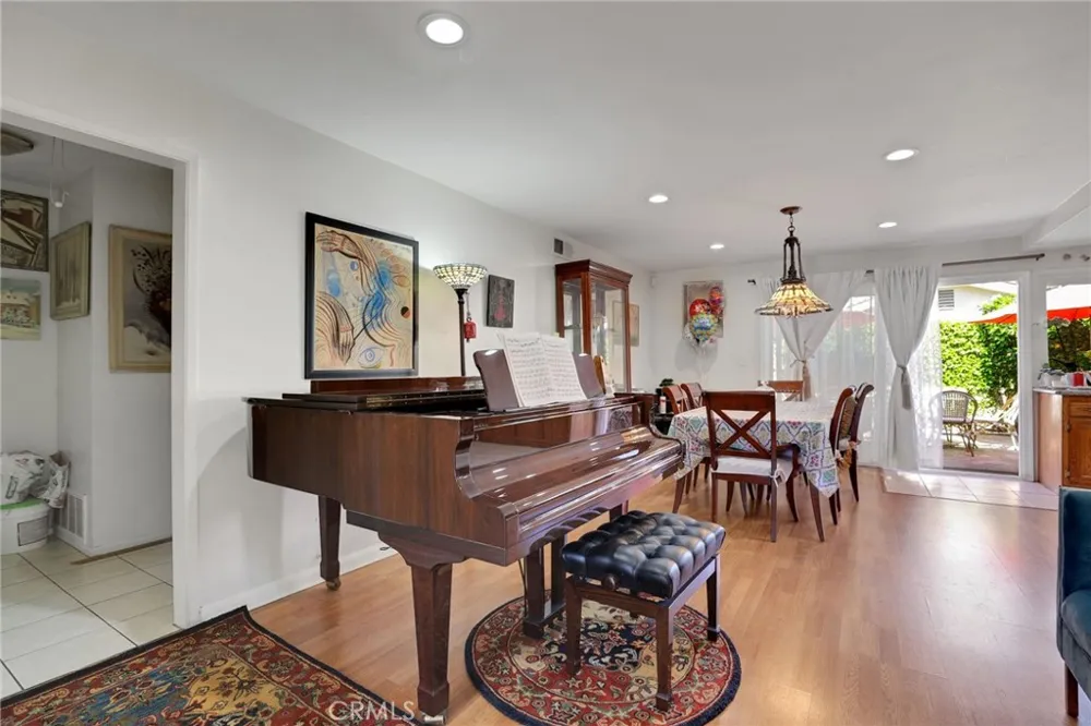 4549 Birchwood Seal Beach, CA 90740