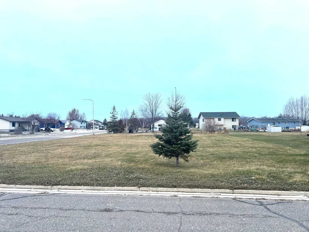 405 Dale Avenue SW Warroad, MN 56763