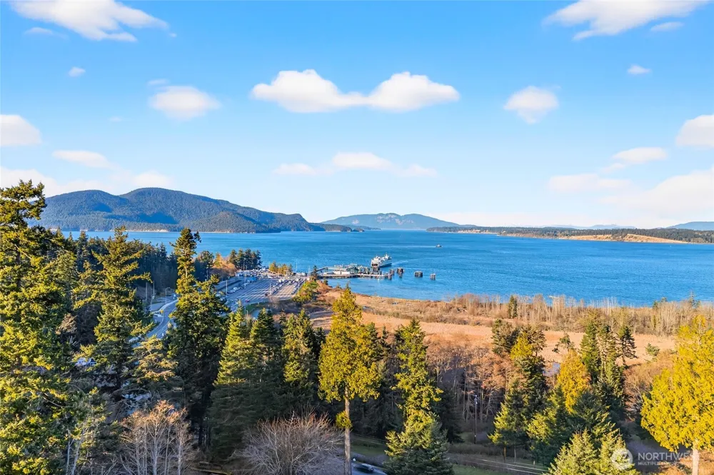2810 Grady Lane Anacortes, WA 98221
