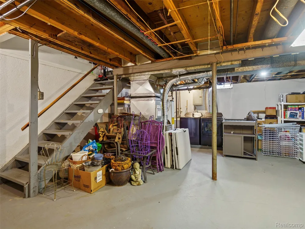 25630 Salem Roseville City, MI 48066