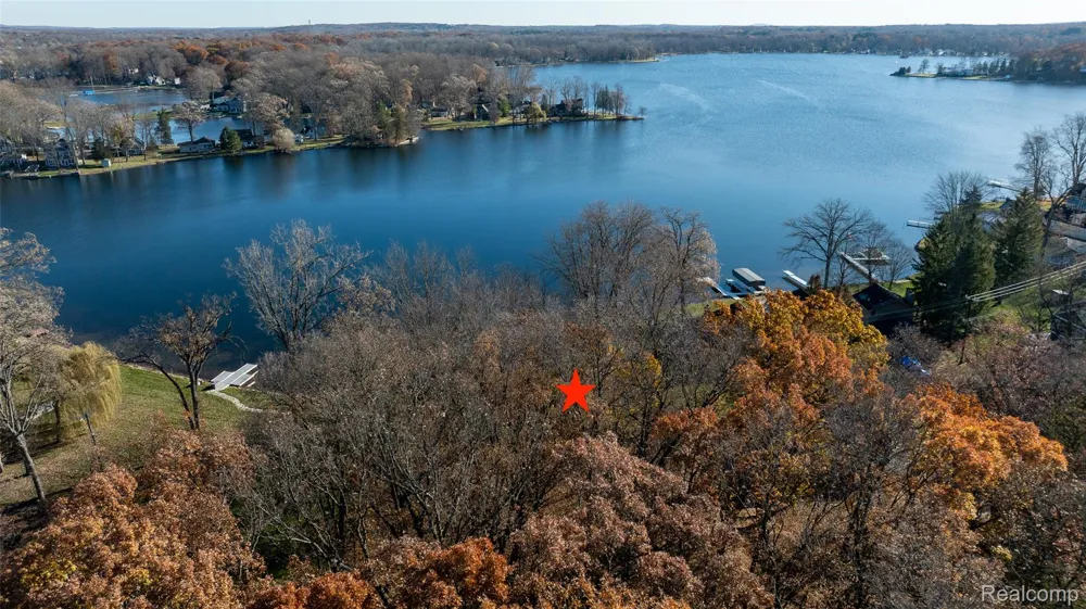 10239 Kress Road Pinckney Village, MI 48169