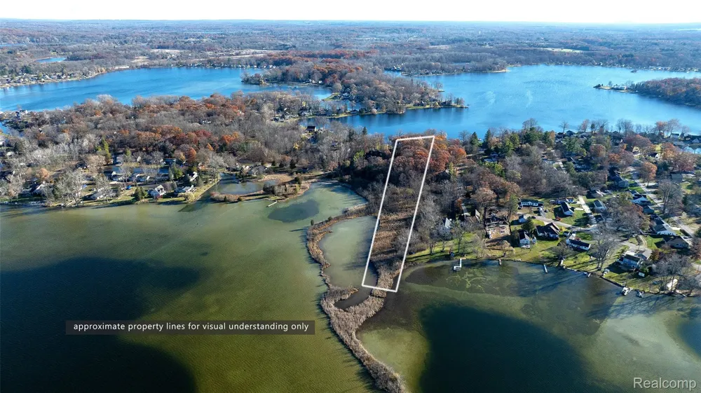 10239 Kress Road Pinckney Village, MI 48169