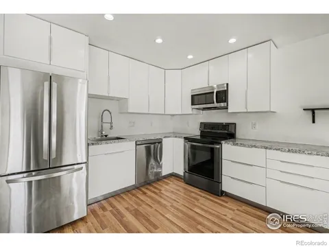 225 E 8th Avenue #F2