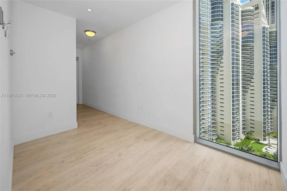 17475 Collins Ave #1201 Sunny Isles Beach, FL 33160