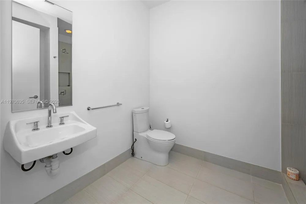 17475 Collins Ave #1201 Sunny Isles Beach, FL 33160