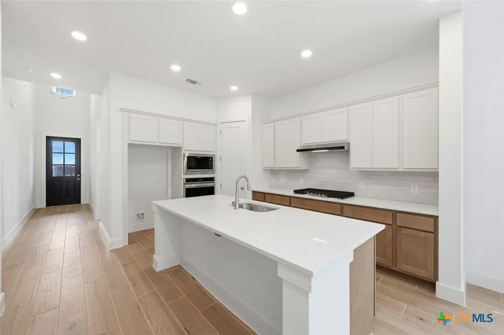 2558 High Ground San Antonio, TX 78245