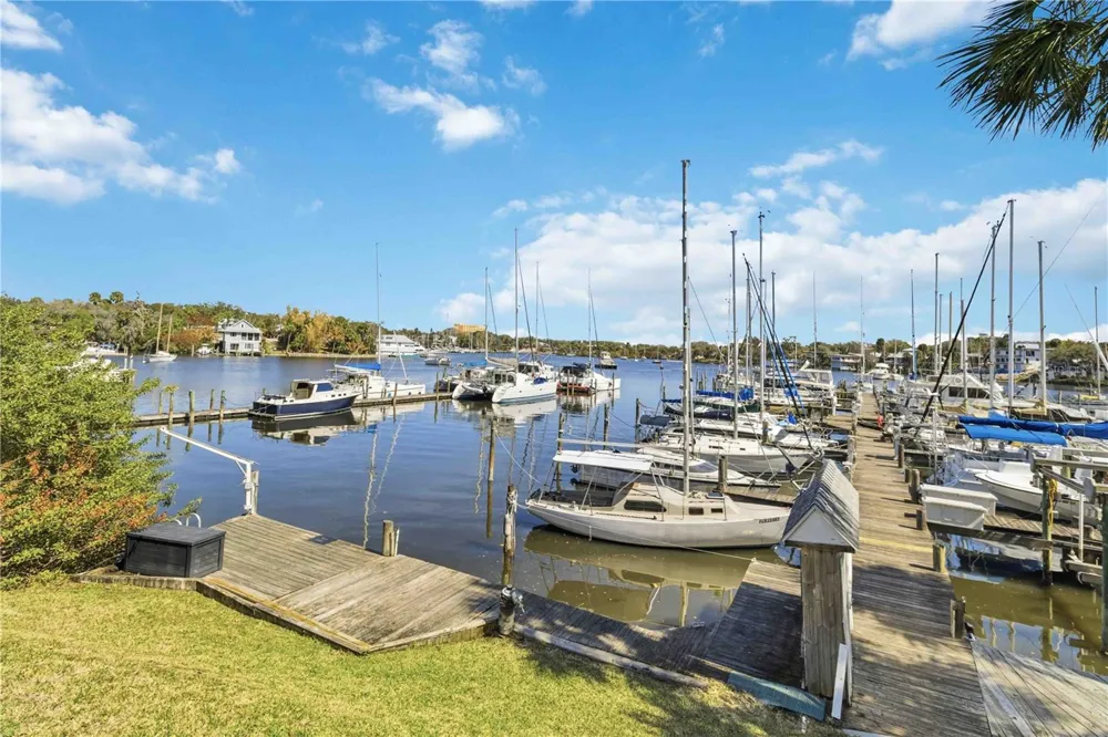 905 HARBOR CITY BOULEVARD #204 Melbourne, FL 32935