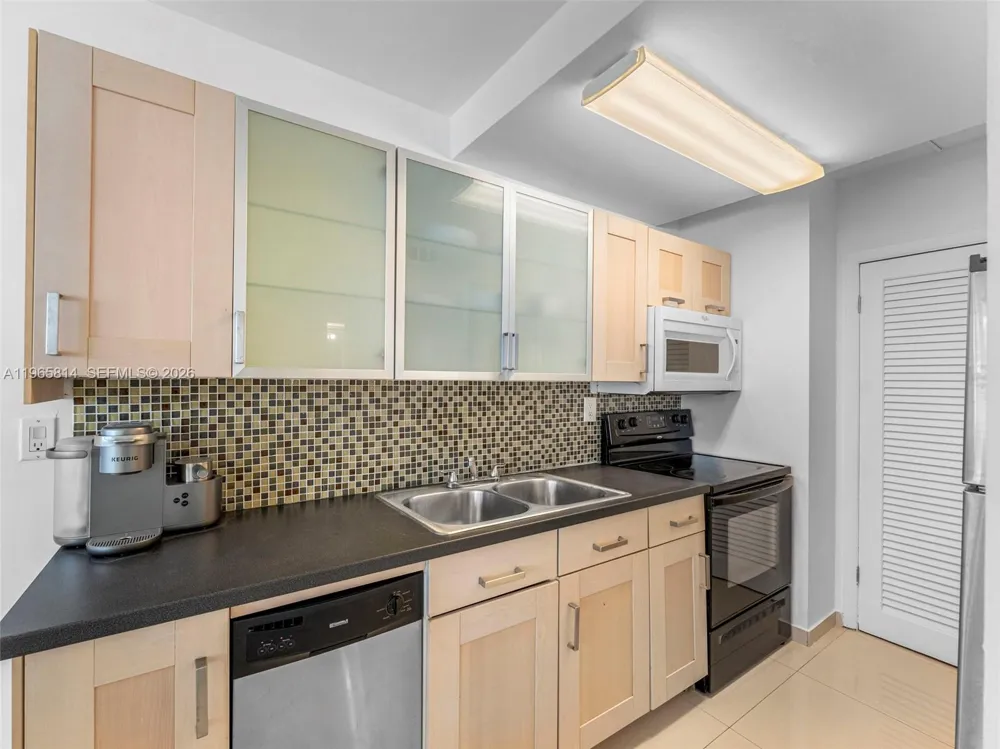 100 Lincoln Rd #417 Miami Beach, FL 33139