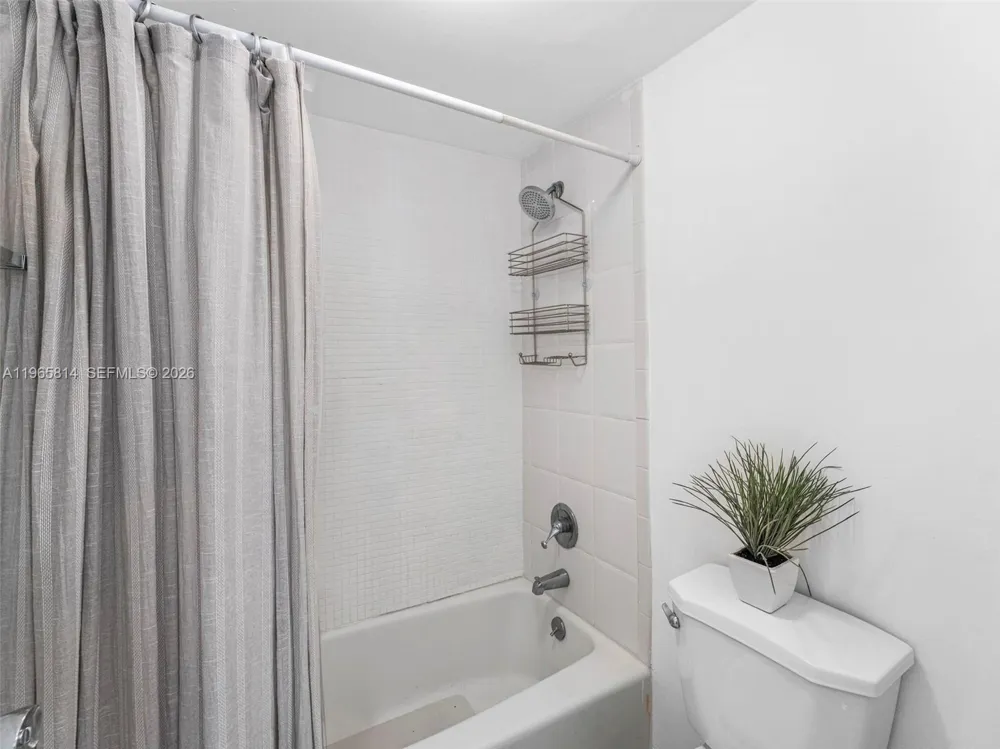 100 Lincoln Rd #417 Miami Beach, FL 33139