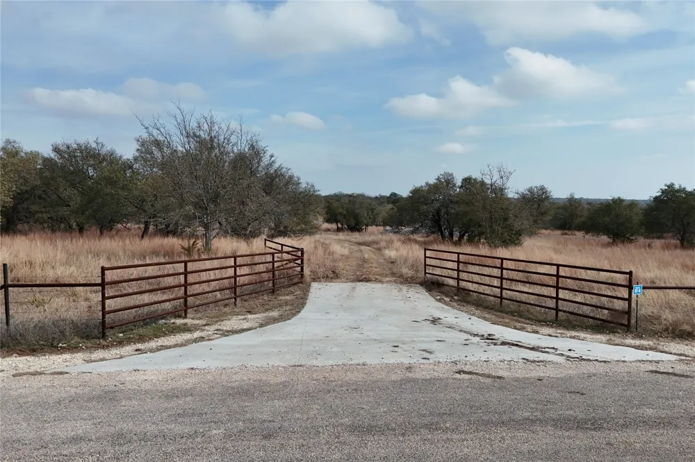 57 Bryce Trail Briggs, TX 78608