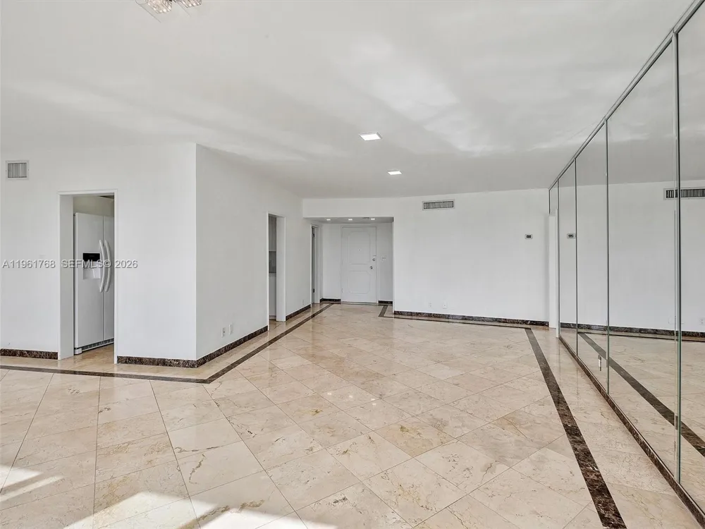 900 Bay Dr #1012 Miami Beach, FL 33141