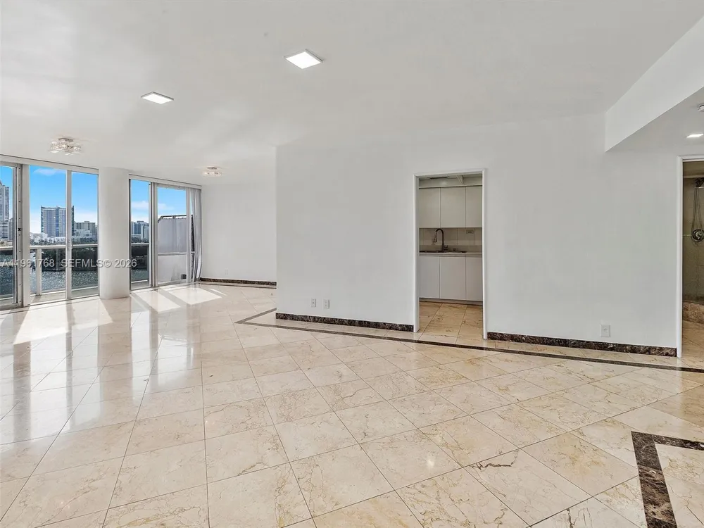 900 Bay Dr #1012 Miami Beach, FL 33141