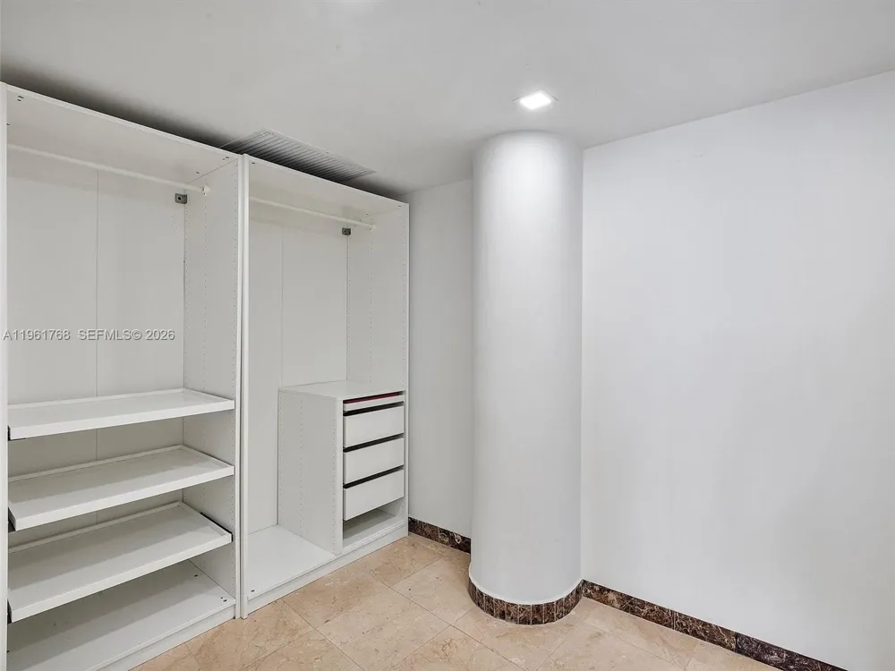 900 Bay Dr #1012 Miami Beach, FL 33141