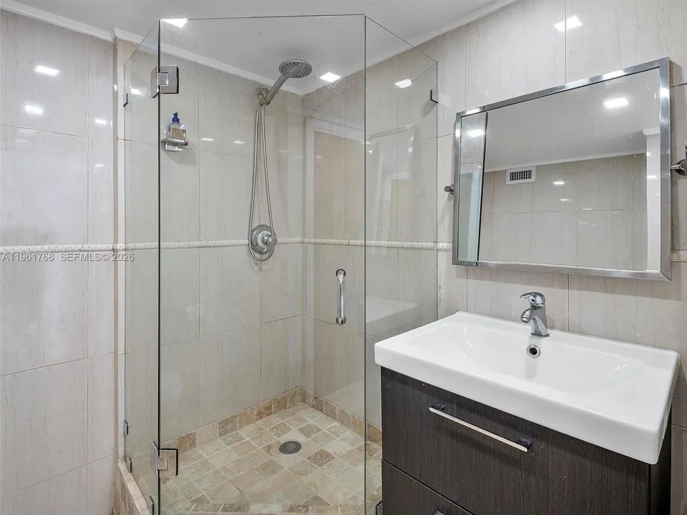 900 Bay Dr #1012 Miami Beach, FL 33141