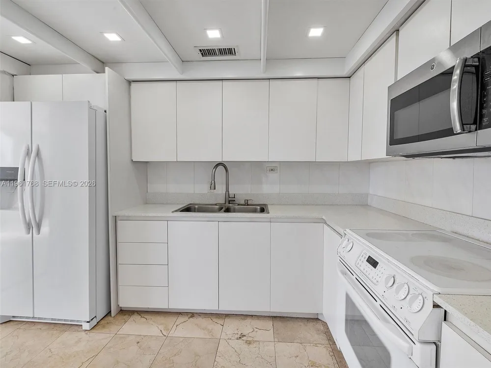 900 Bay Dr #1012 Miami Beach, FL 33141