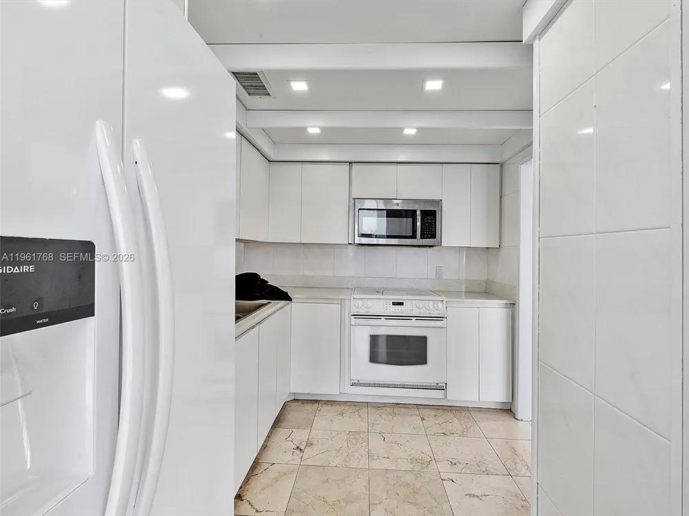 900 Bay Dr #1012 Miami Beach, FL 33141