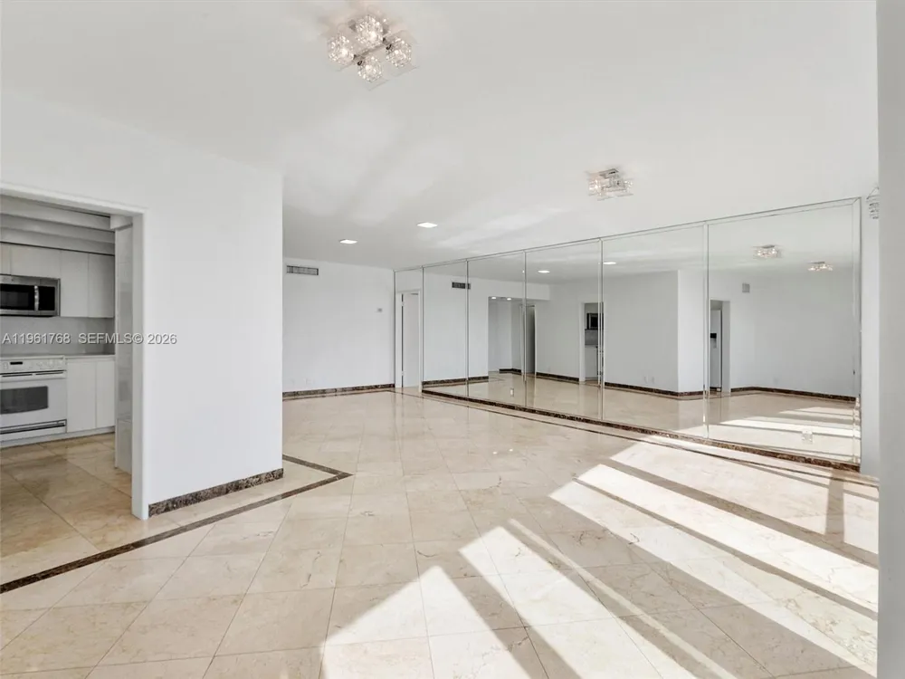 900 Bay Dr #1012 Miami Beach, FL 33141