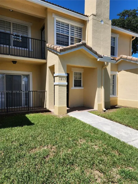 1212 Belmont Ln #1212