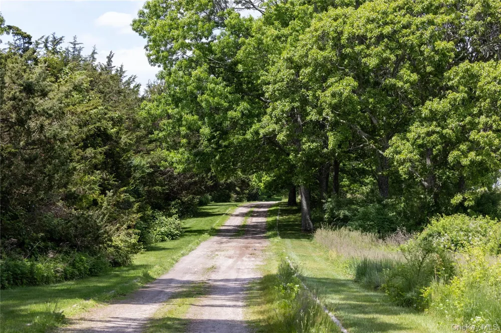 2840 Stars Road East Marion, NY 11939