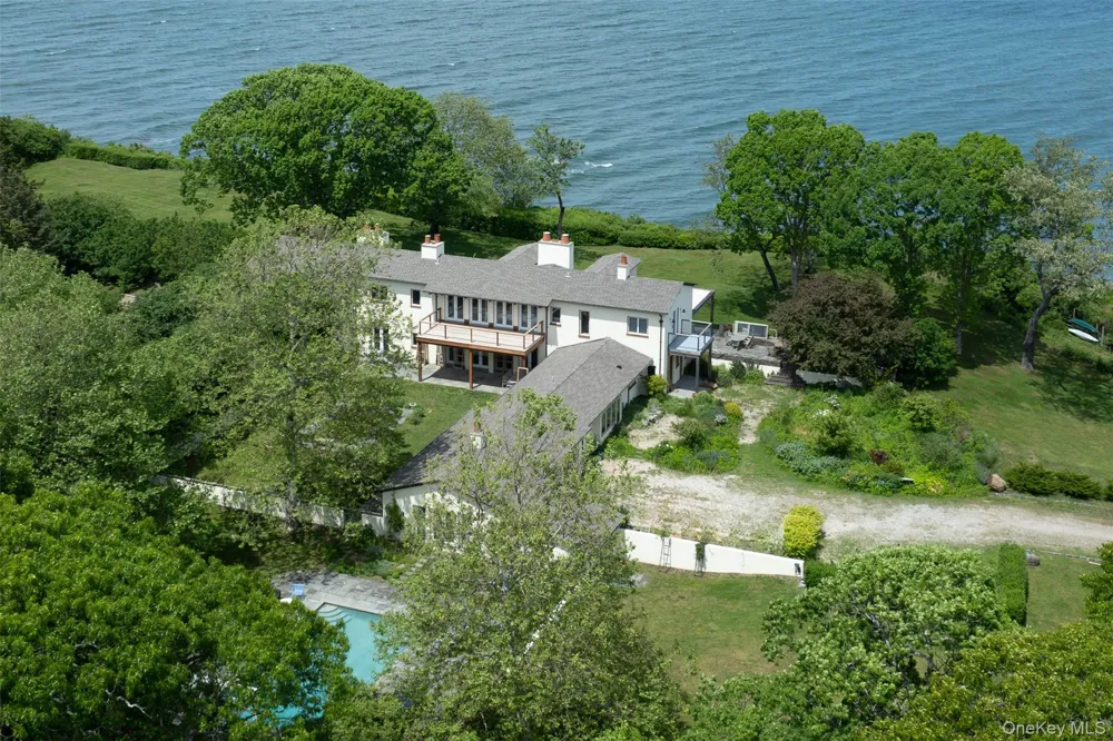 2840 Stars Road East Marion, NY 11939
