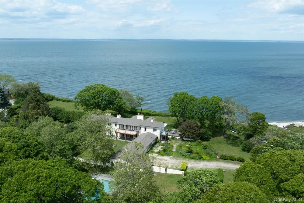 2840 Stars Road East Marion, NY 11939