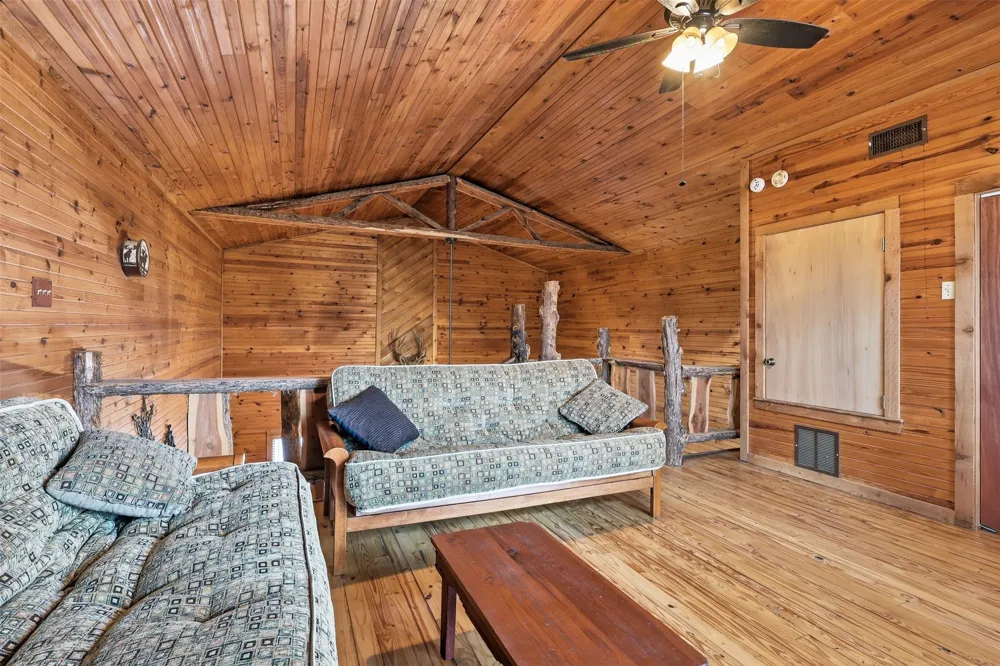 2360 County Road 4660 Winnsboro, TX 75494