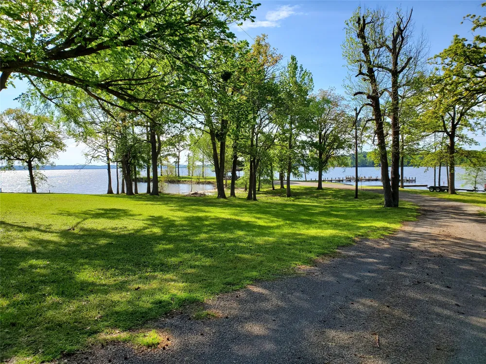 5731 Cape Drive Chandler, TX 75758