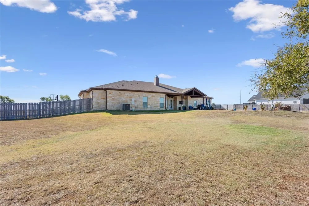 628 Wildflower McGregor, TX 76657