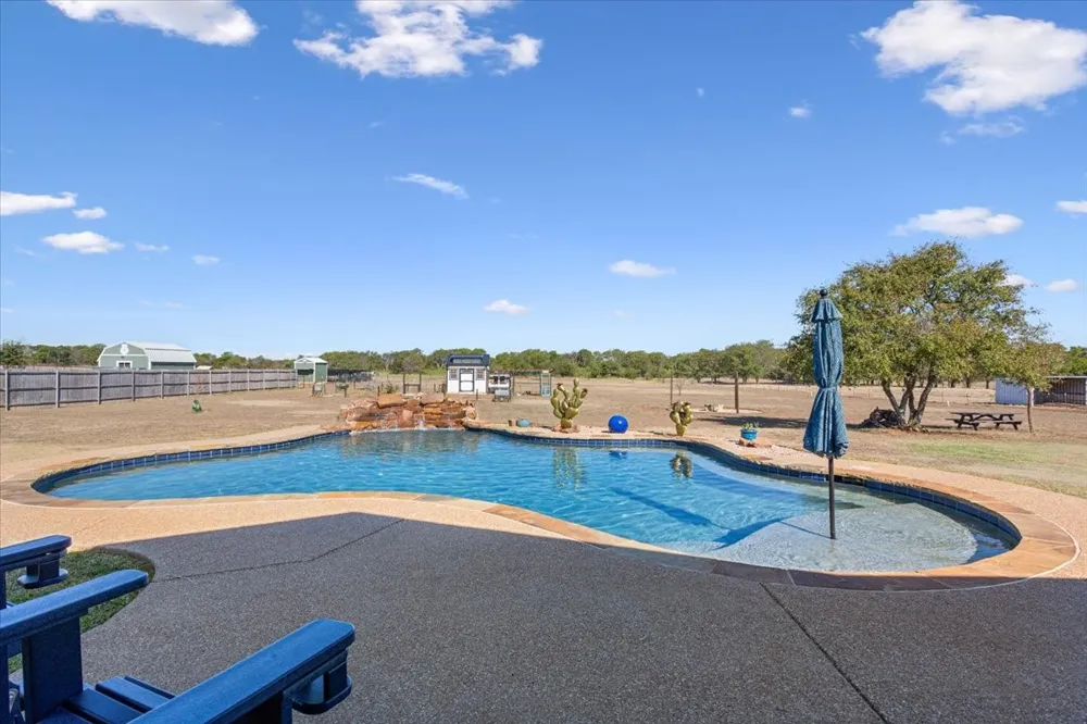 628 Wildflower McGregor, TX 76657