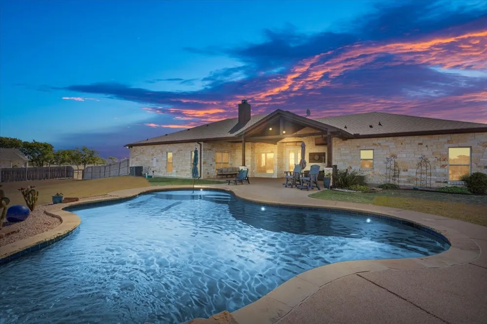 628 Wildflower McGregor, TX 76657