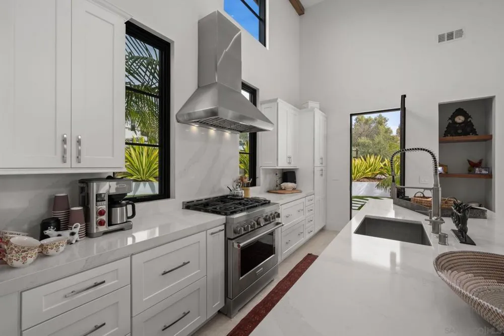 16786 Calle Hermosa San Diego, CA 92127