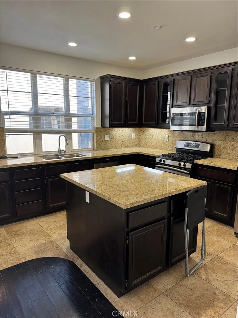 4445 Owens Corona, CA 92883