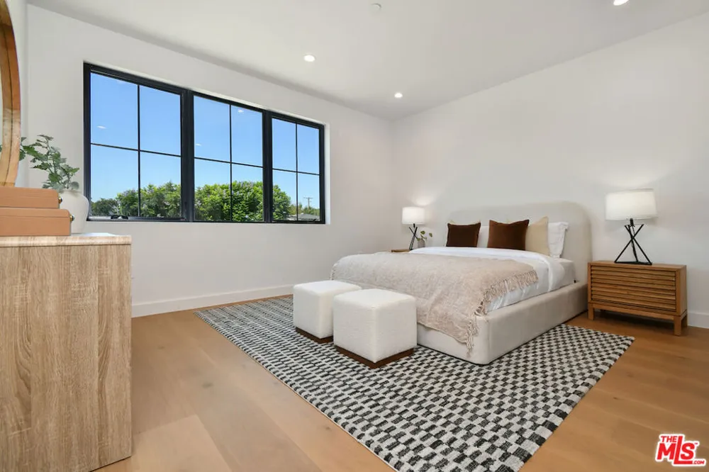 112 S Valley Street Toluca Lake, CA 91505