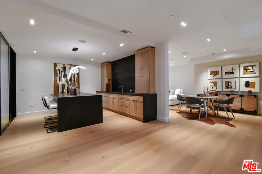 112 S Valley Street Toluca Lake, CA 91505