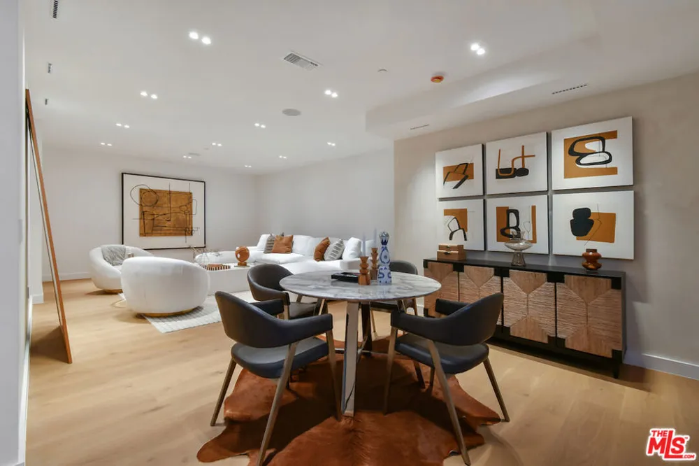 112 S Valley Street Toluca Lake, CA 91505