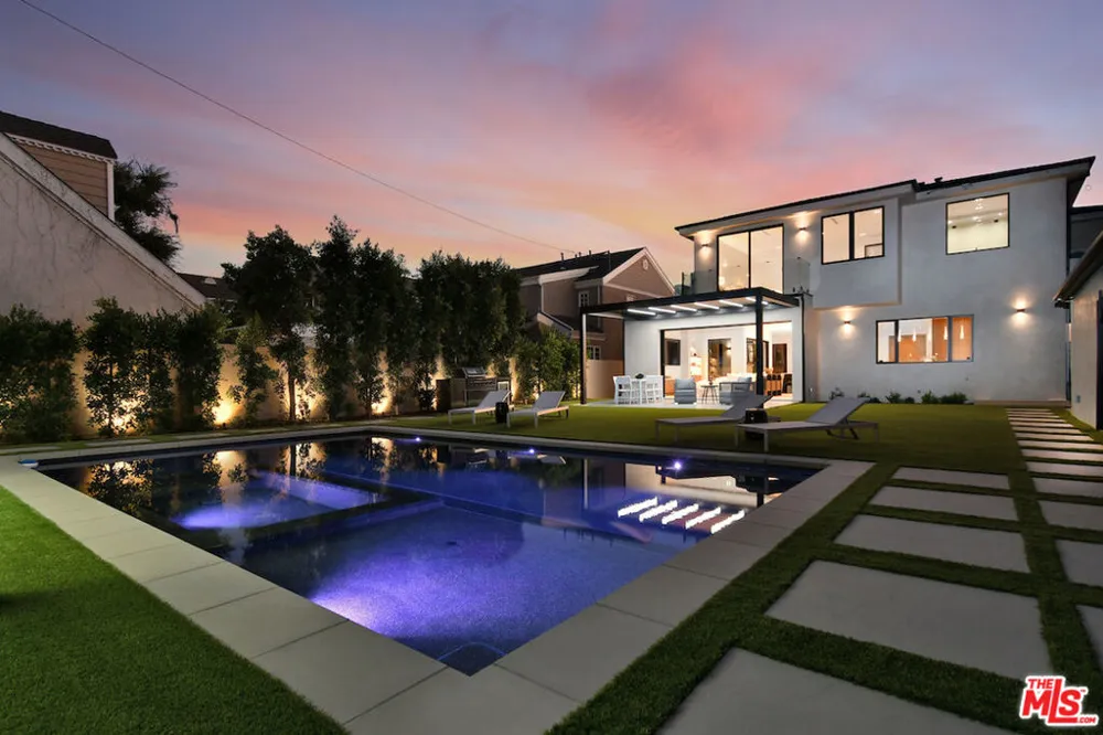 112 S Valley Street Toluca Lake, CA 91505