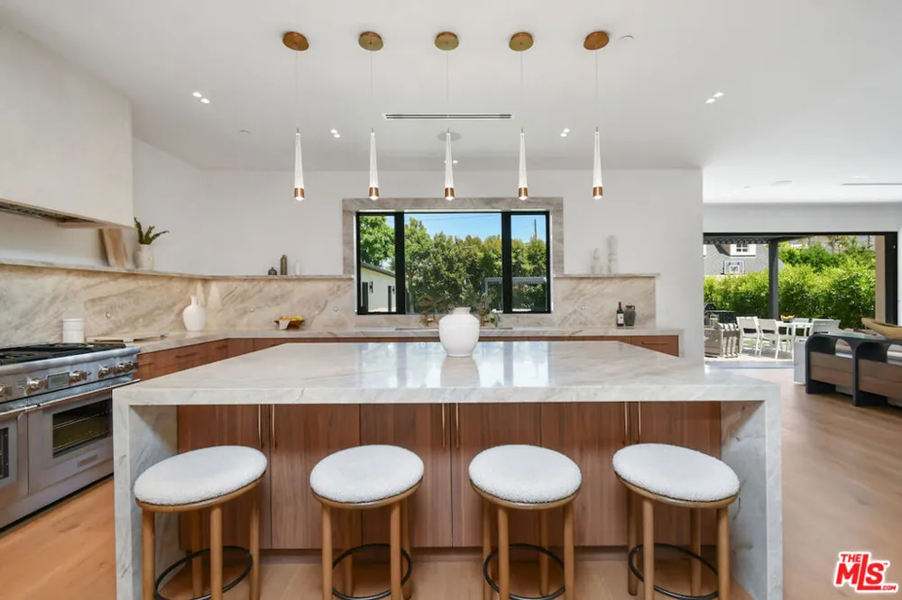 112 S Valley Street Toluca Lake, CA 91505