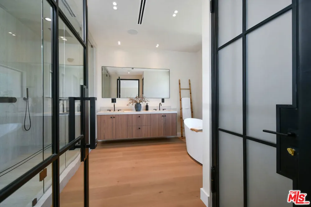 112 S Valley Street Toluca Lake, CA 91505