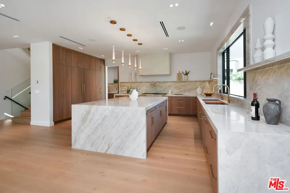 112 S Valley Street Toluca Lake, CA 91505