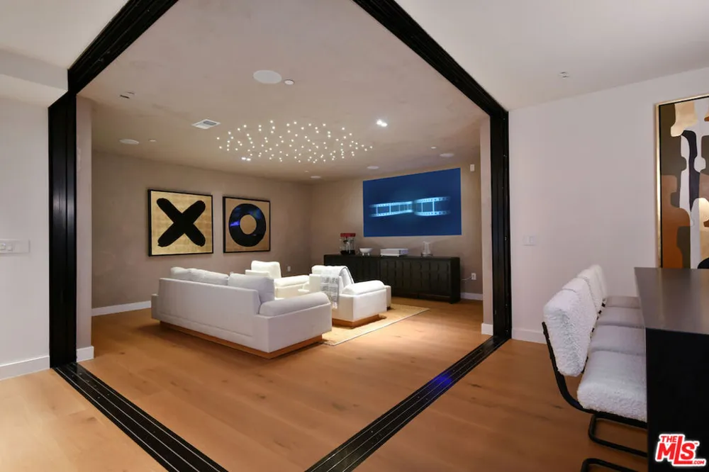 112 S Valley Street Toluca Lake, CA 91505