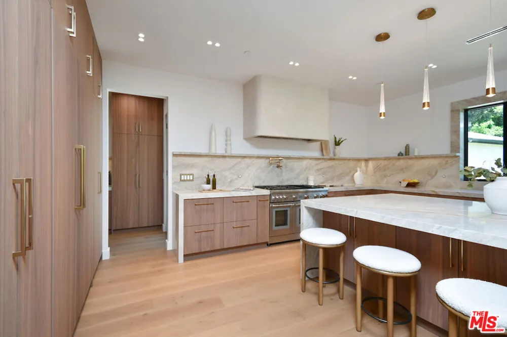 112 S Valley Street Toluca Lake, CA 91505