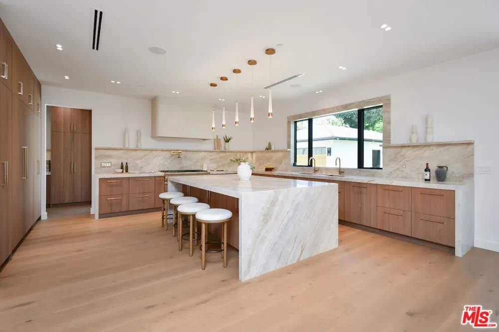 112 S Valley Street Toluca Lake, CA 91505