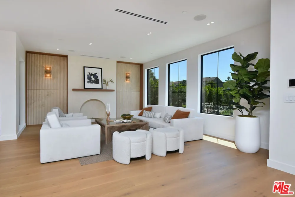 112 S Valley Street Toluca Lake, CA 91505