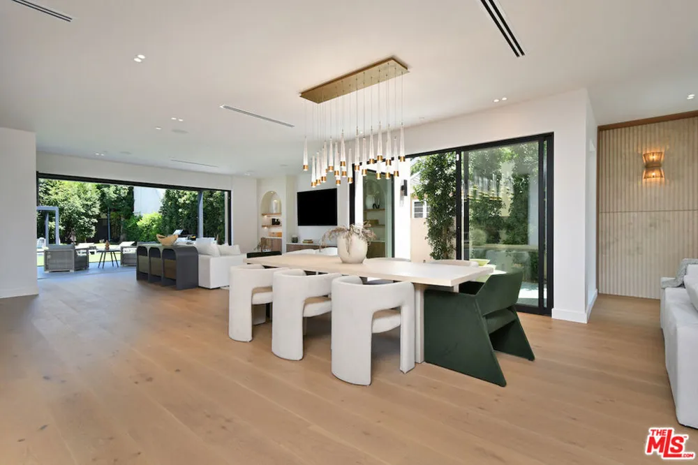112 S Valley Street Toluca Lake, CA 91505