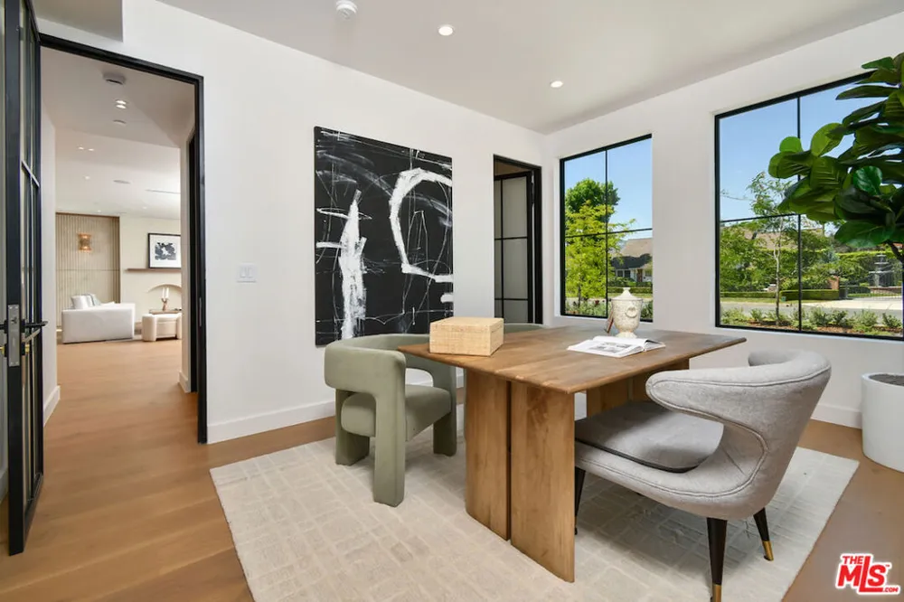 112 S Valley Street Toluca Lake, CA 91505