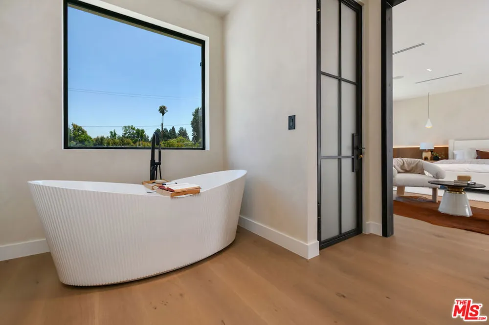 112 S Valley Street Toluca Lake, CA 91505