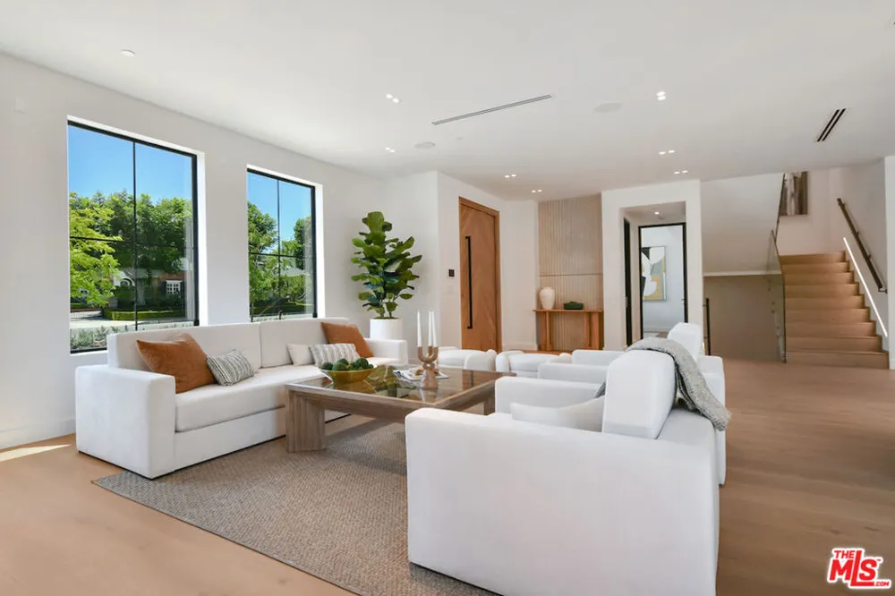 112 S Valley Street Toluca Lake, CA 91505
